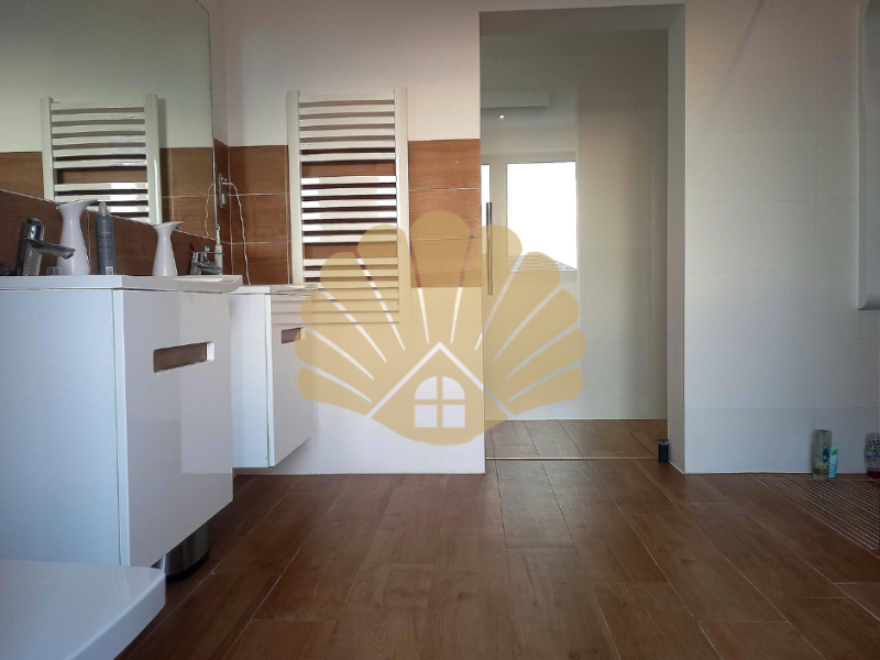 Nowoczesny dom w Książenicach.