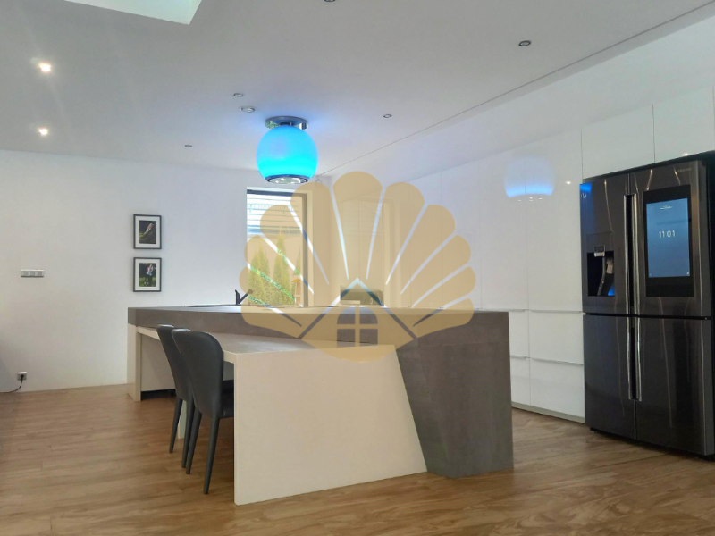 Nowoczesny dom w Książenicach.