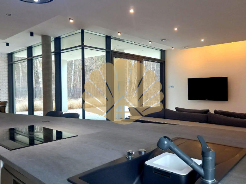 Nowoczesny dom w Książenicach.