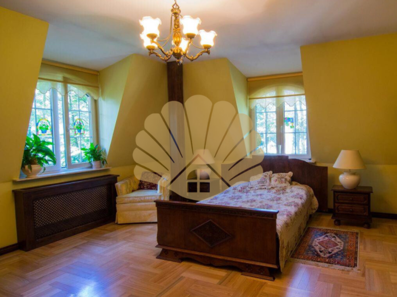 Villa - GRODZISKI, PODKOWA LEŚNA